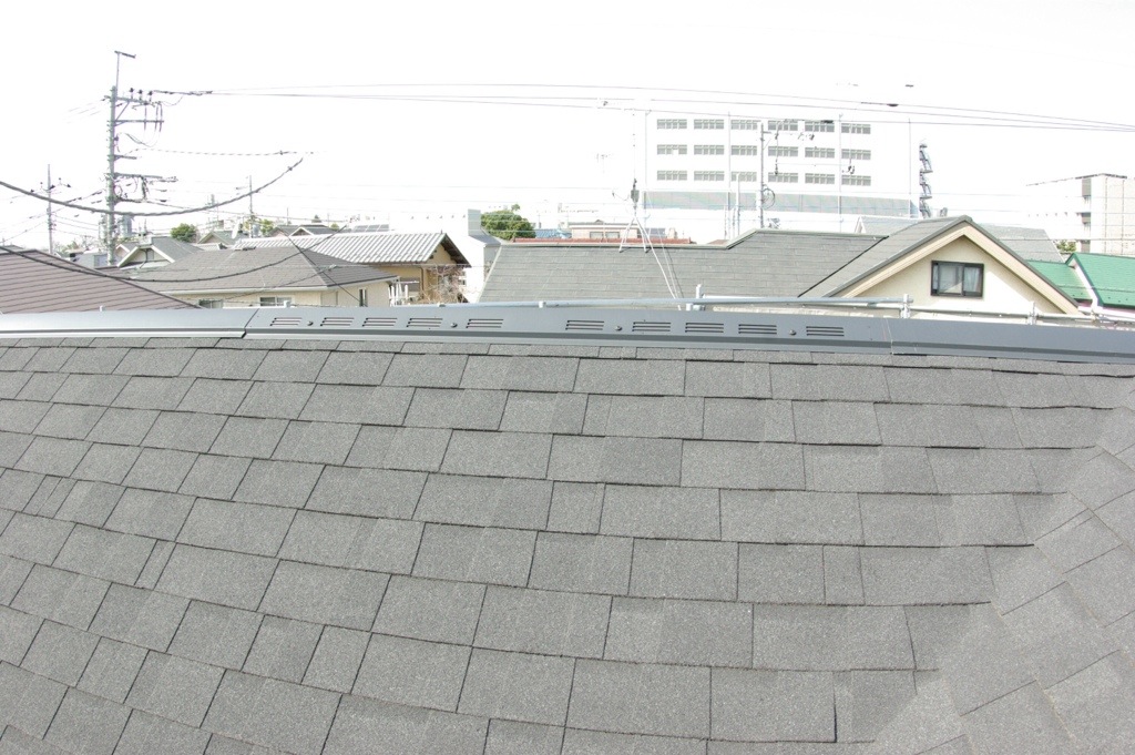 塗り替えの必要がないアスファルトシングル葺屋根にリフォームした事例