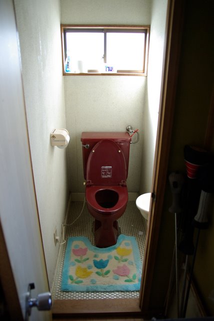 タイル床の古いトイレを新しく TOTOピュアレストでお掃除も楽に