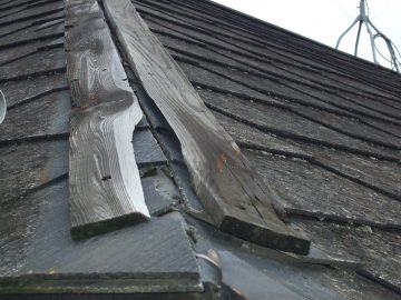 あわや雨漏り！老朽化した屋根を葺き替えます