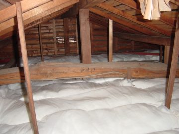 断熱リフォーム！　屋根の葺き替えと天井裏断熱をダブルで施工