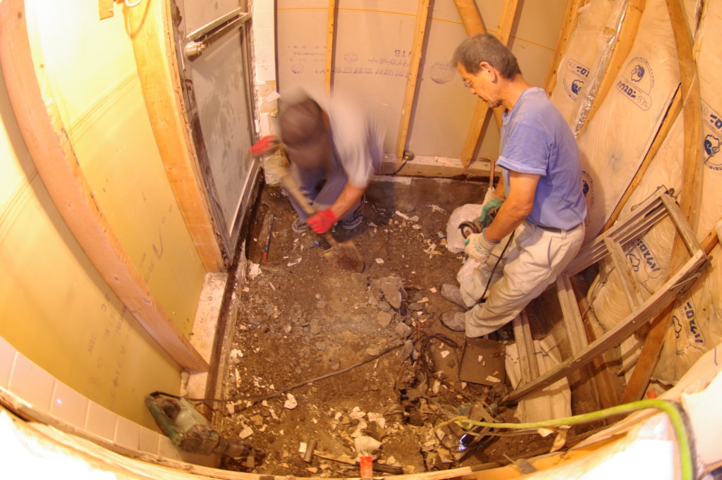 意外と多い浴室のシロアリ被害。一戸建て在来工法のお風呂をユニットバスへ！