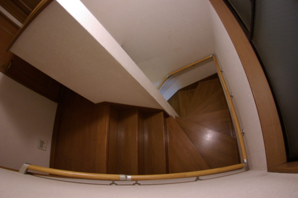 コの字型階段に階段に手すりを設置
