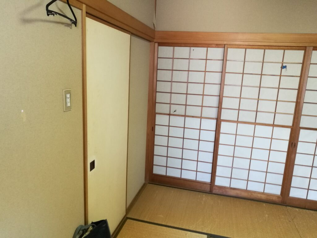 純和風の８畳間をアンティーク調の洋室へとリフォーム