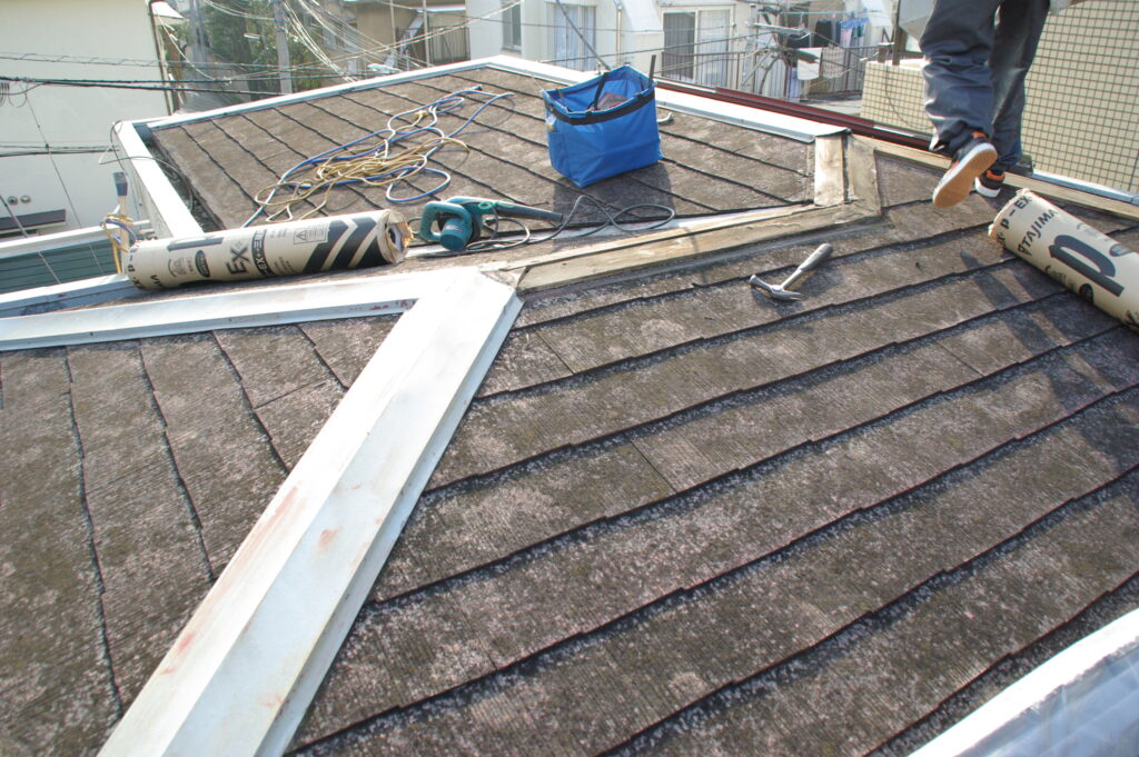 古くなった屋根をガルテクトカバー工法で真新しく