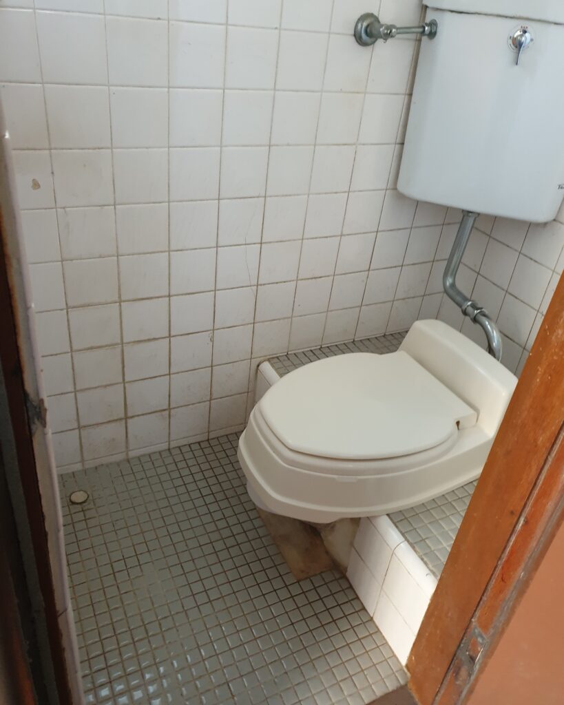 旧式トイレを最新の洋式トイレに