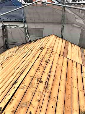 雨漏りの発覚──屋根全体の葺き替え工事