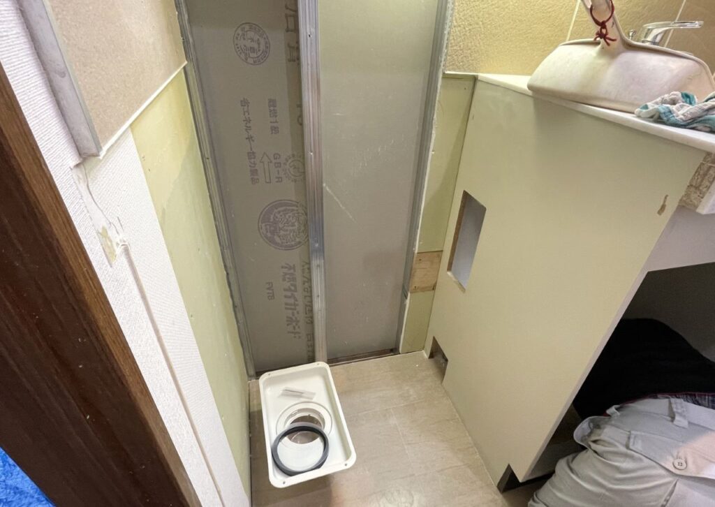 ビルトイン洗濯機置き場の施工ー既存床を使用する事例ー