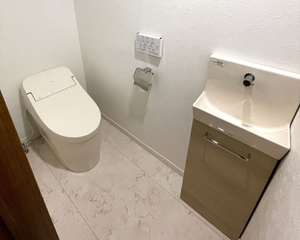 クローゼットを転生！二階にトイレを新設した事例