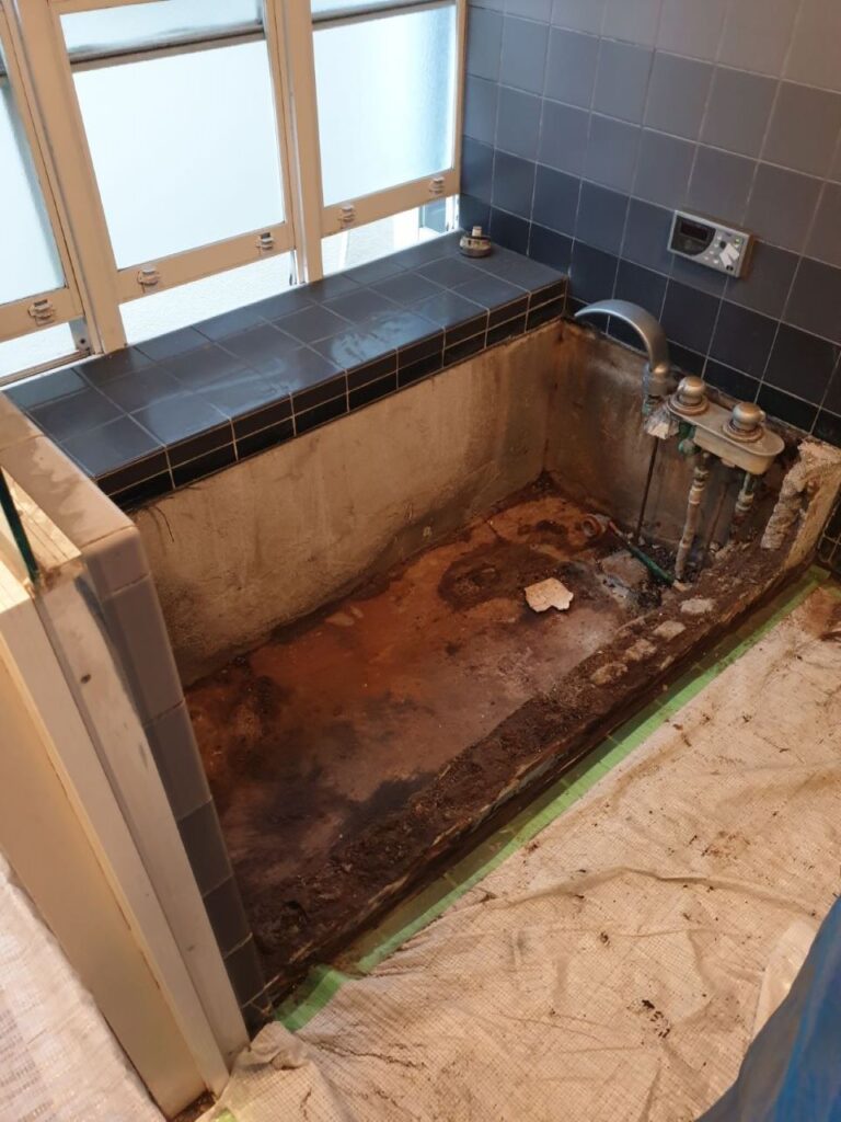 在来工法の浴室の浴槽を交換リフォーム