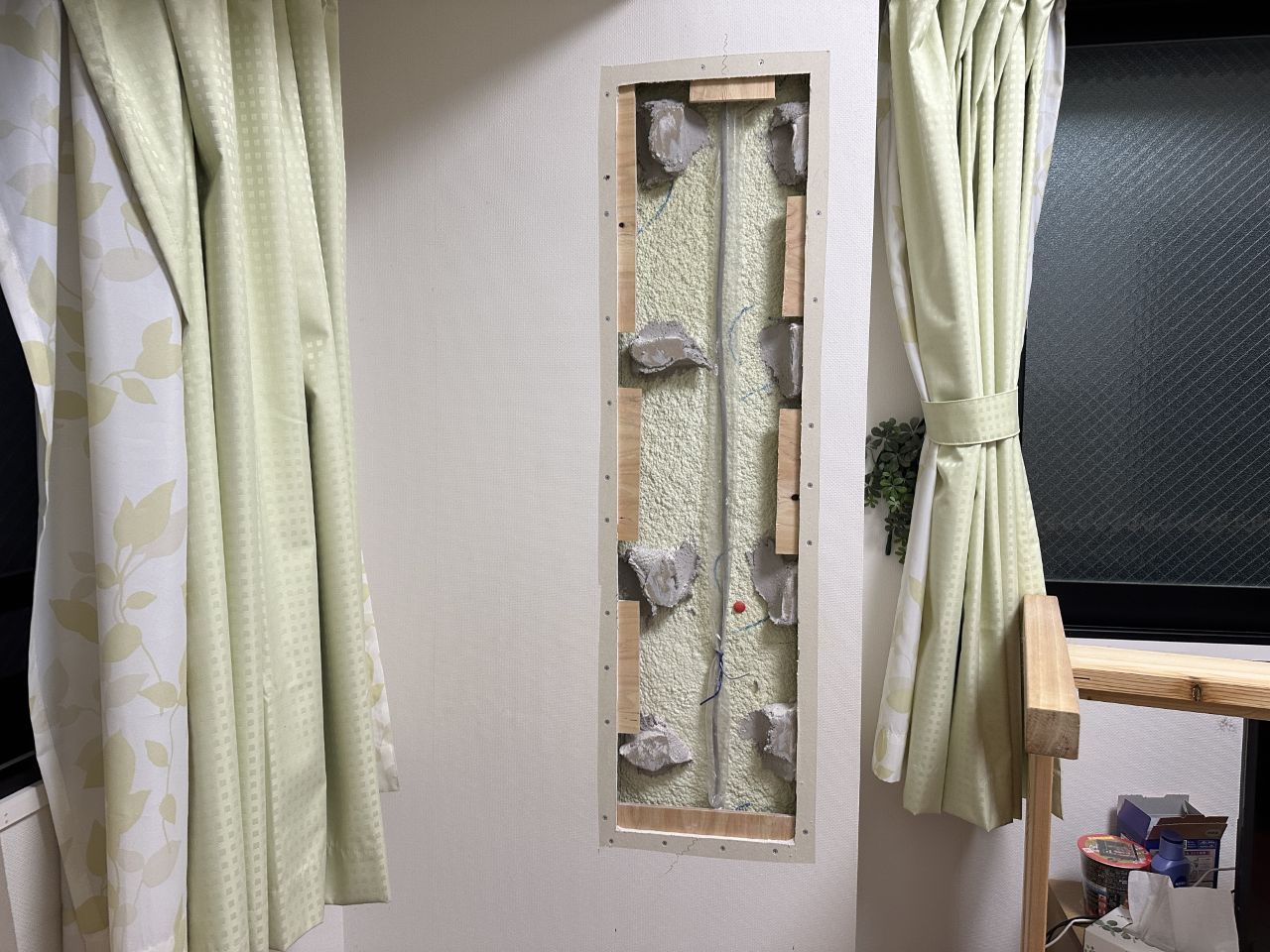 壁の修理とクロスの張り替えで、快適なお部屋になりました。