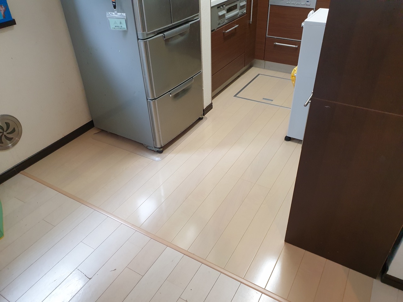 冷蔵庫の水漏れに伴う床下腐食部分の補修・交換工事