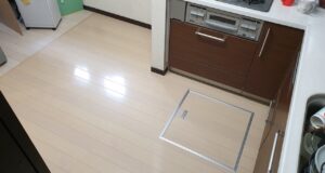 冷蔵庫の水漏れに伴う床下腐食部分の補修・交換工事