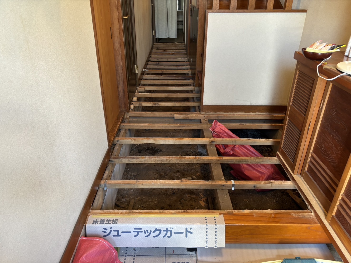 お客様にも好印象♪ 家族みんなが嬉しい 玄関＆勉強部屋の床リフォーム