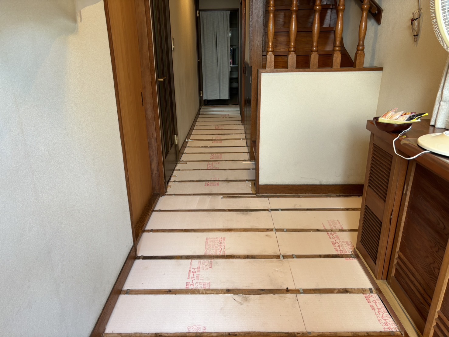 お客様にも好印象♪ 家族みんなが嬉しい 玄関＆勉強部屋の床リフォーム