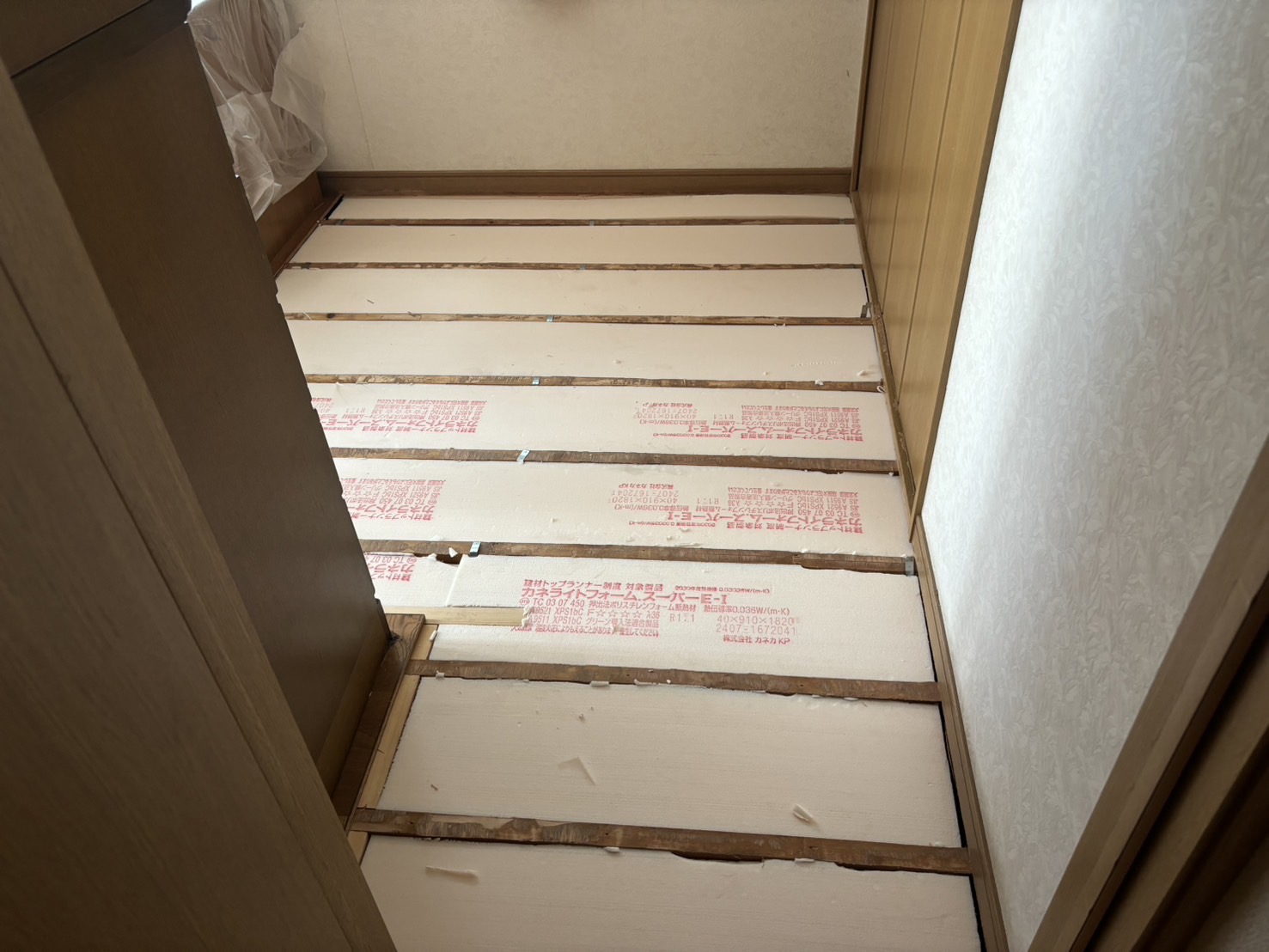 お客様にも好印象♪ 家族みんなが嬉しい 玄関＆勉強部屋の床リフォーム