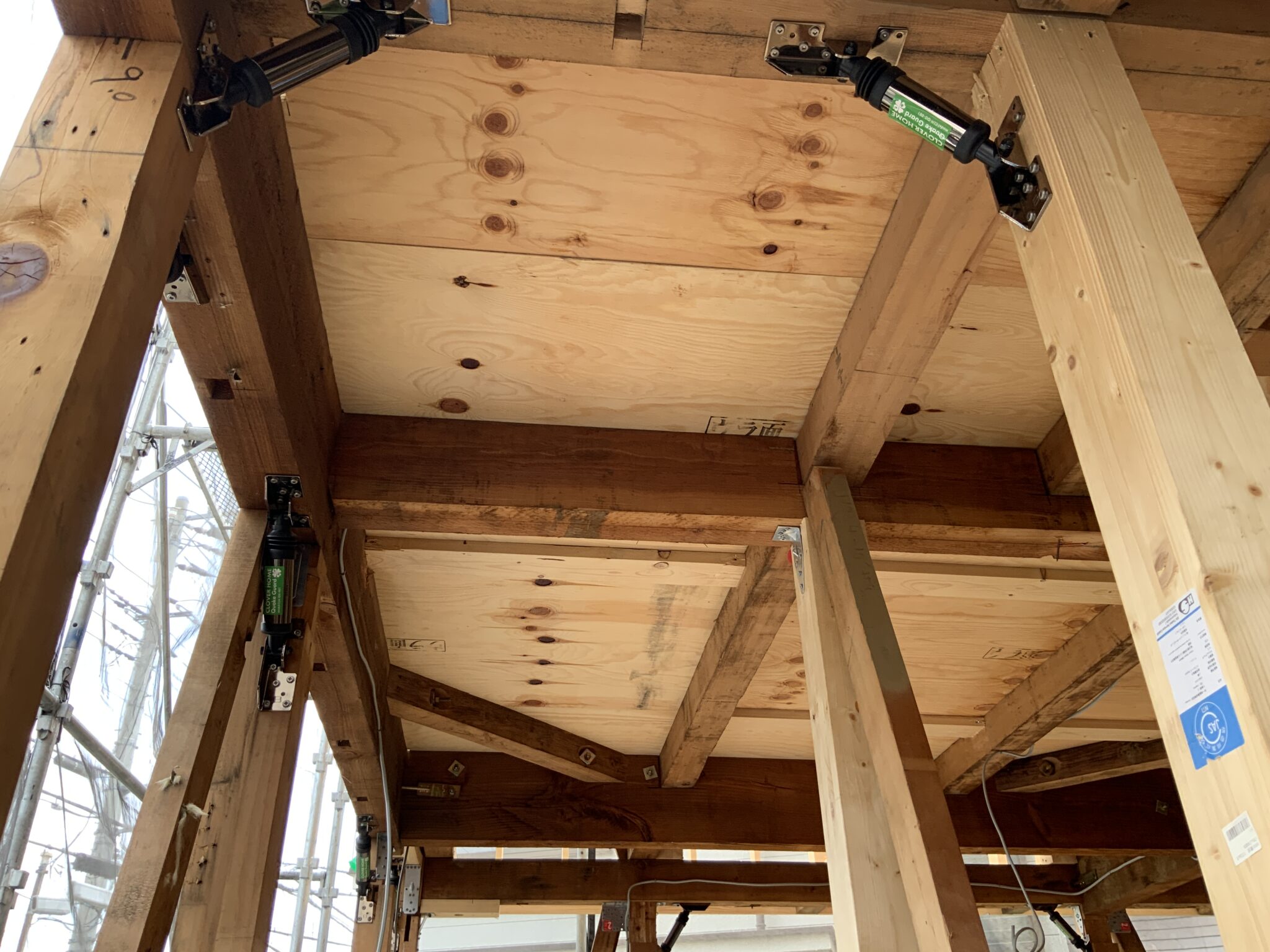 建築に用いる木造構造体油圧制震ダンパーの構造や効果について