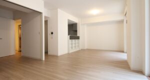 明るく開放的な空間へ生まれ変わる、フローリングと壁を心地よくリニューアルした中古マンションリフォーム
